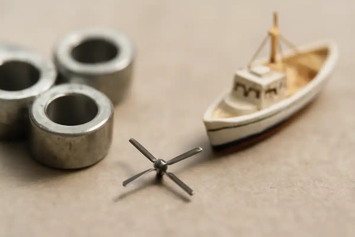 Acoustic microrobots propelled by sound operate without onboard batteries or motors