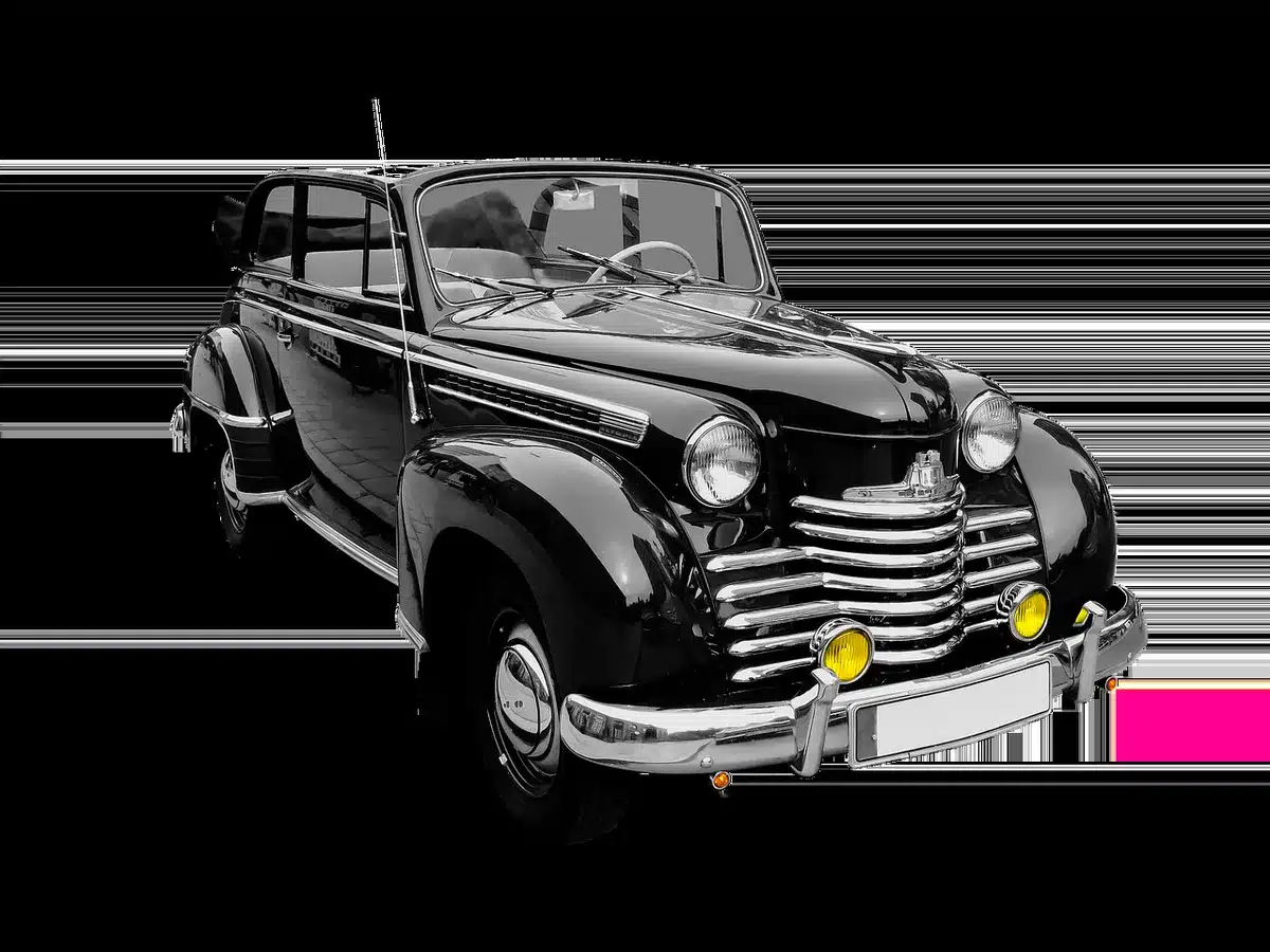 Motorcycle wheel fitted with a tubeless street-biased tire