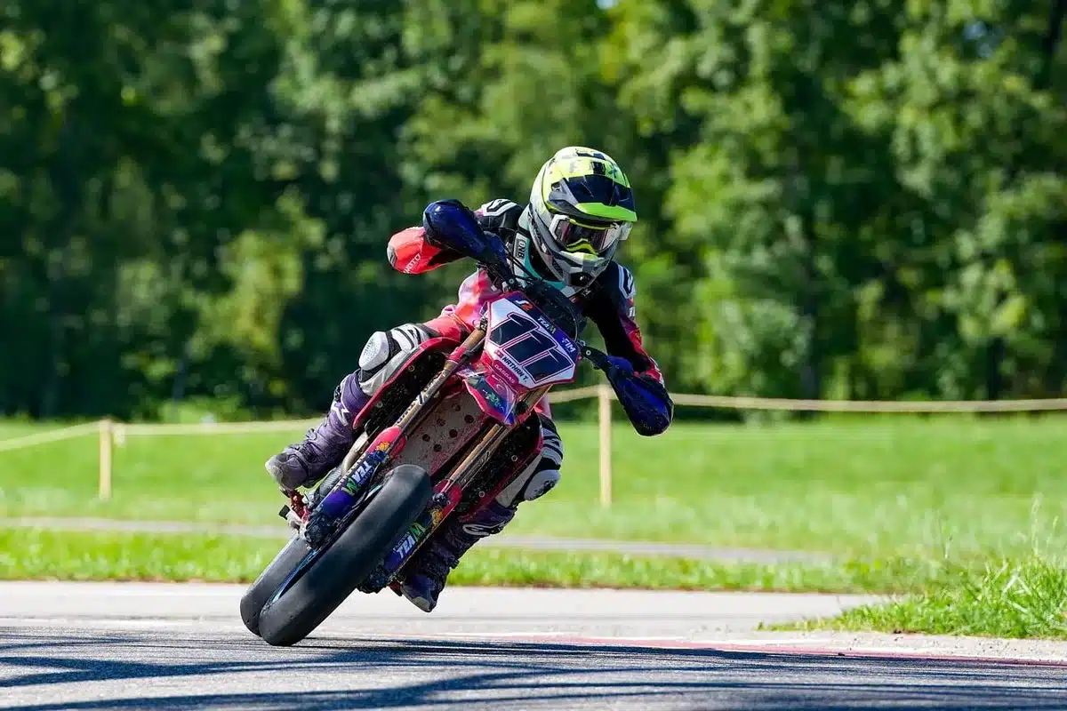 Superbike crossing the finish line at a wet racetrack