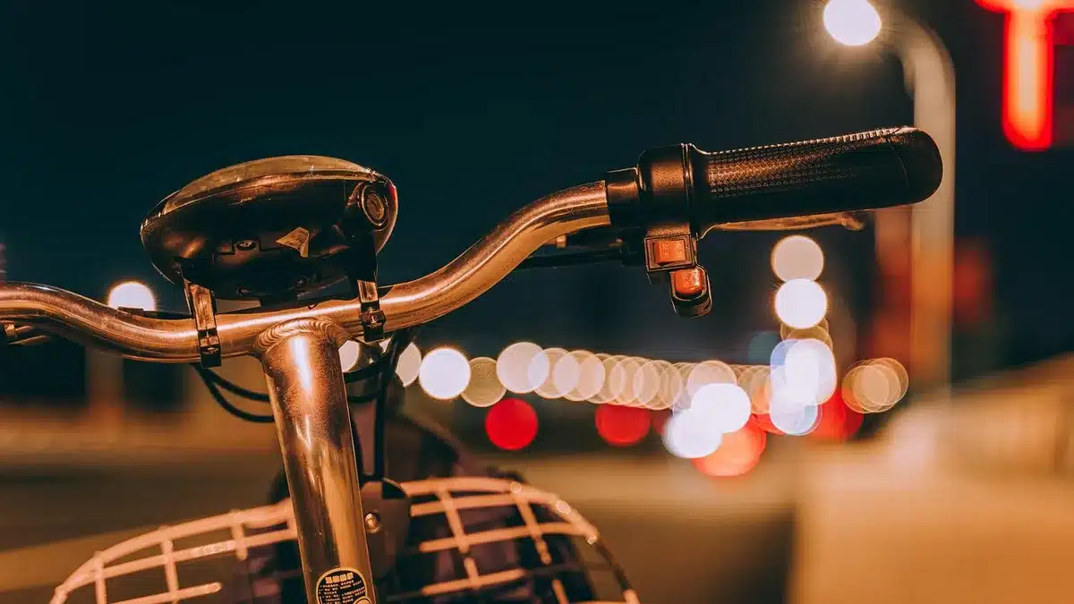E‑bike on a road with a city skyline, representing new laws